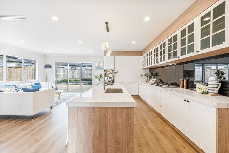 Photo of property in 60 Hikuawa Road, Flat Bush, Auckland, 2019