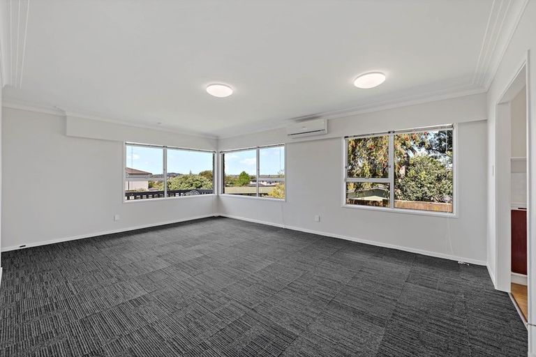 Photo of property in 37 Kirby Street, Glendene, Auckland, 0602
