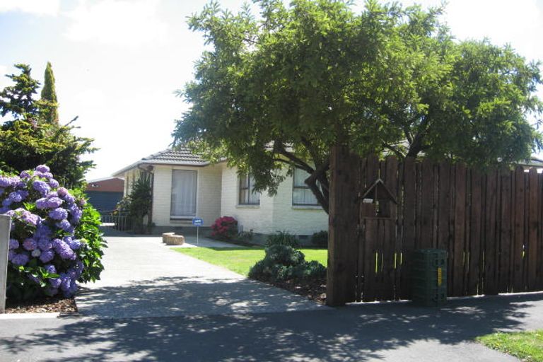 Photo of property in 17 Lochee Road, Upper Riccarton, Christchurch, 8041