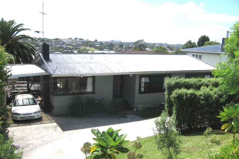Photo of property in 1/353 Wairau Road, Totara Vale, Auckland, 0629
