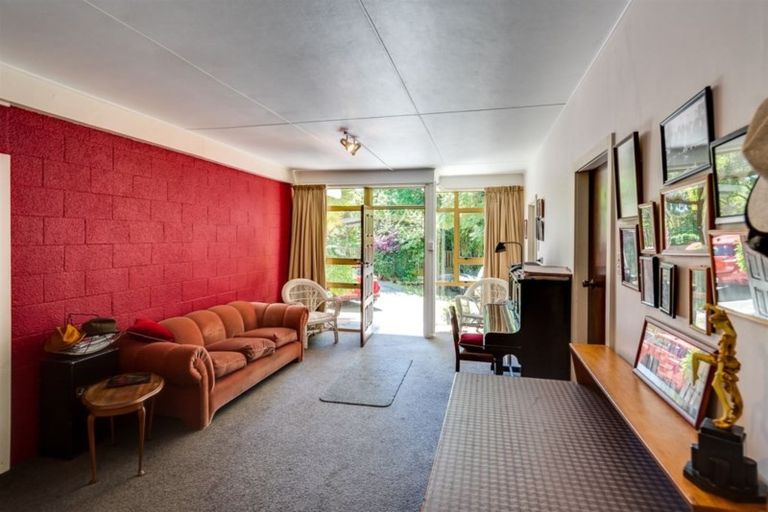 Photo of property in 16 Burns Road, Hospital Hill, Napier, 4110