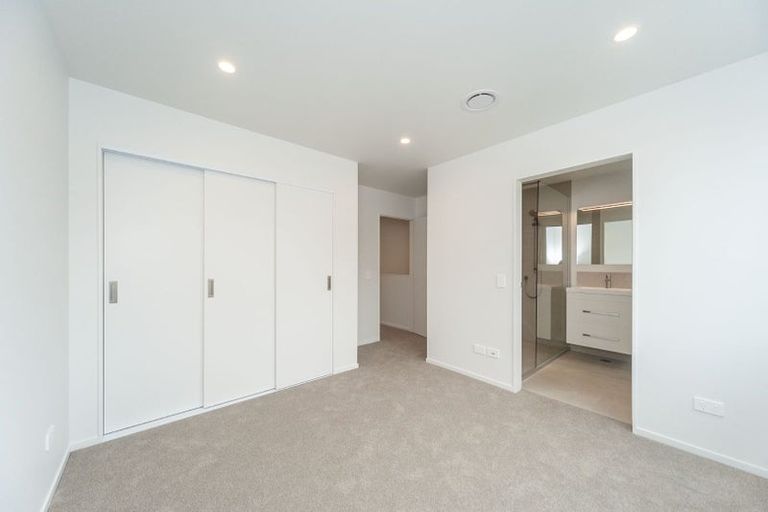 Photo of property in 32 Turtleback Avenue, Whitby, 5024