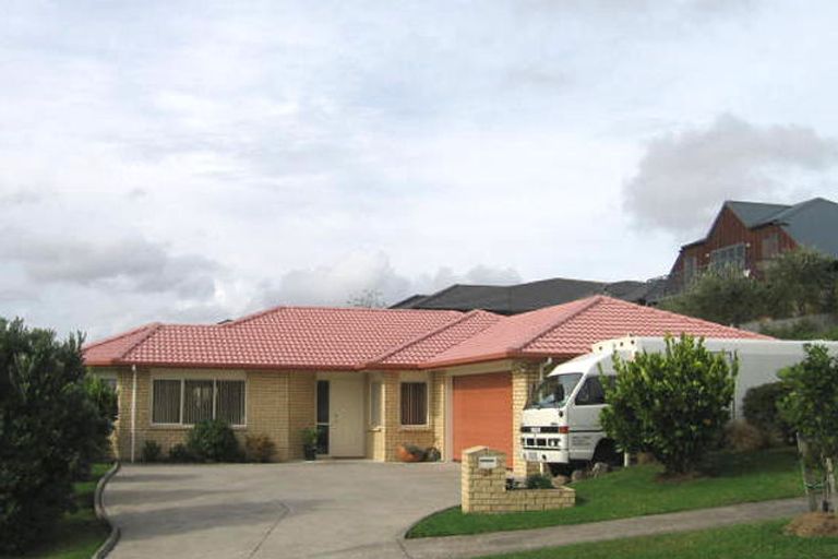 Photo of property in 25 Roy Maloney Drive, Henderson, Auckland, 0612