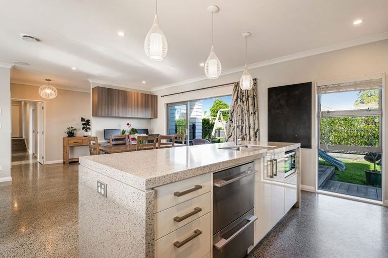 Photo of property in 36 Gilbransen Road, Kumeu, 0810