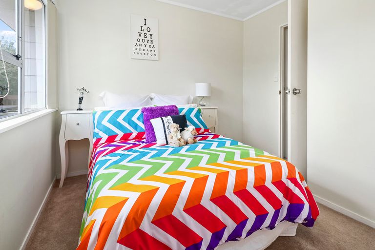 Photo of property in 5 Buisson Glade, West Harbour, Auckland, 0618