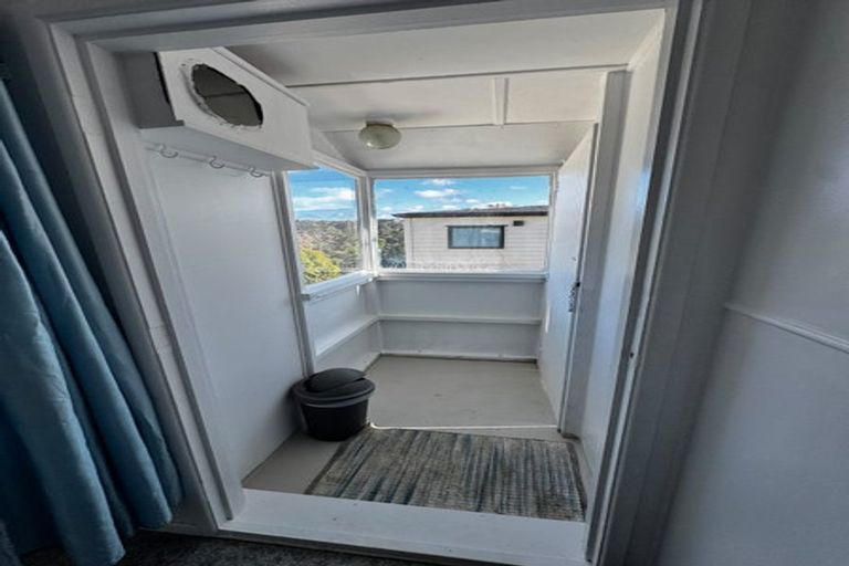 Photo of property in 75 Avonleigh Road, Green Bay, Auckland, 0604