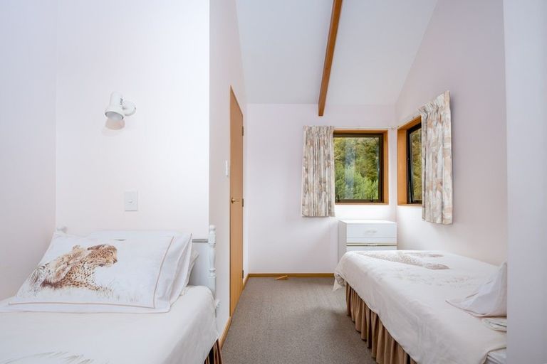 Photo of property in 18 Moana View Road, Waikawa, Picton, 7220