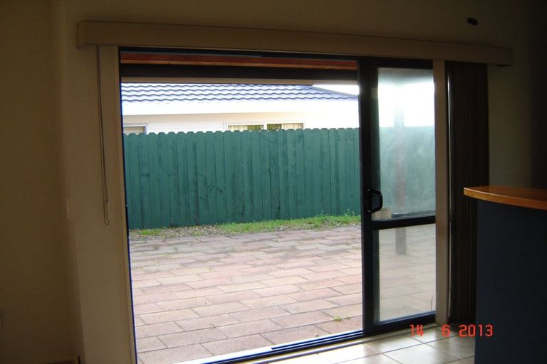 Photo of property in 76 Edgewater Drive, Pakuranga, Auckland, 2010