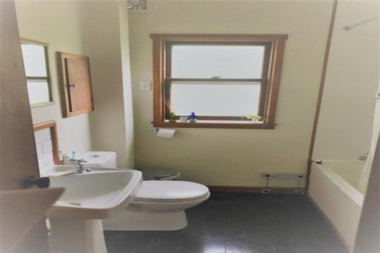 Photo of property in 55 Walter Road, Lowry Bay, Lower Hutt, 5013