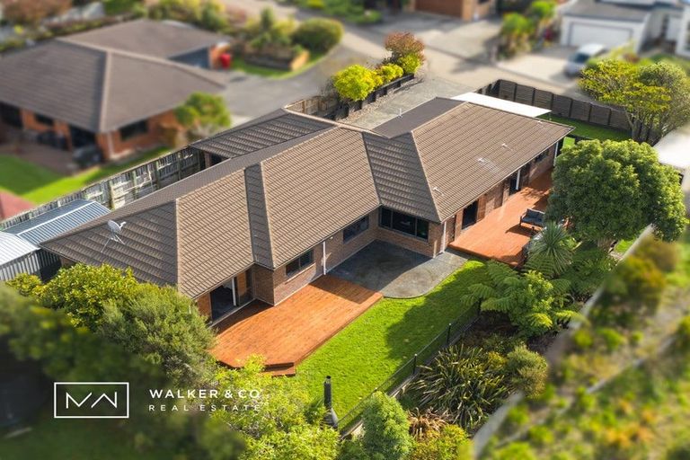 Photo of property in 22 James Nairn Grove, Riverstone Terraces, Upper Hutt, 5018