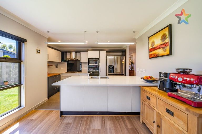 Photo of property in 8a Glen Iris Grove, Woburn, Lower Hutt, 5010