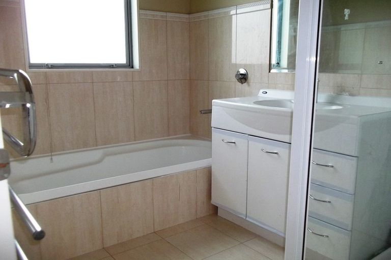 Photo of property in 10 Andrusha Place, Flat Bush, Auckland, 2019