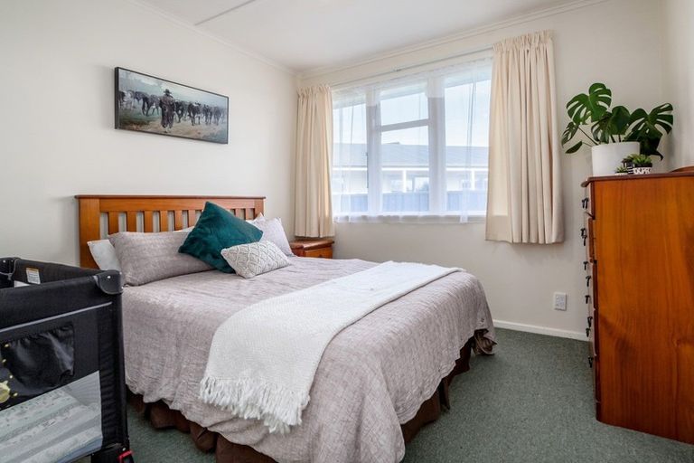 Photo of property in 13 Roberts Street, Martinborough, 5711