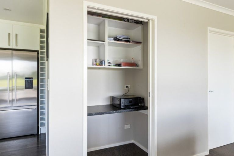 Photo of property in 39 Kairau Road East, Brixton, New Plymouth, 4373