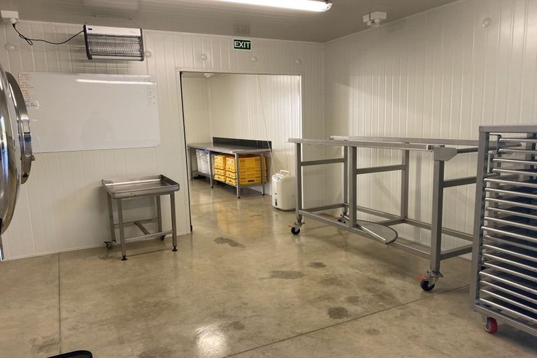 Photo of property in 214 Kawiu Road, Levin, 5510