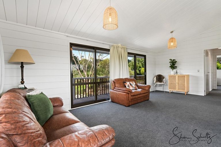 Photo of property in 4 Skelton Crescent, Paparoa, 0571