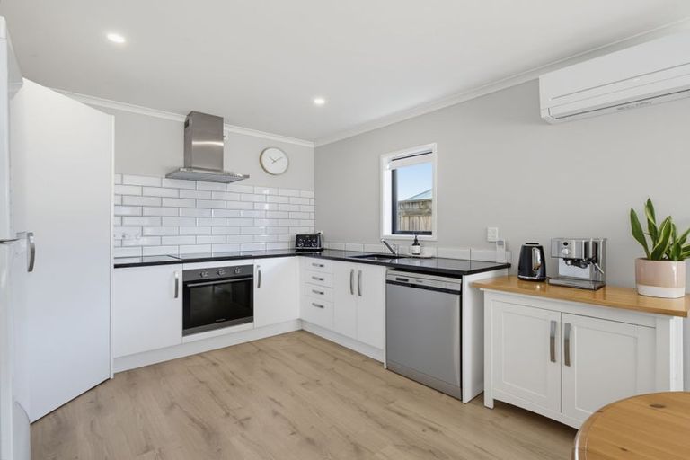 Photo of property in 6 Reserva Crescent, Kumeu, 0810