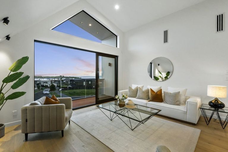 Photo of property in 44 Waitai Close, Long Bay, 0630