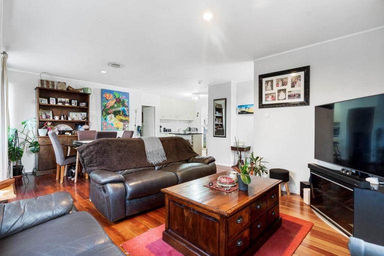 Photo of property in 17 Lysander Crescent, Beach Haven, Auckland, 0626