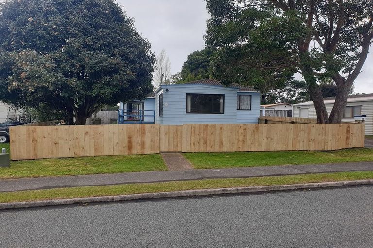 Photo of property in 12 Edwin Freeman Place, Ranui, Auckland, 0612