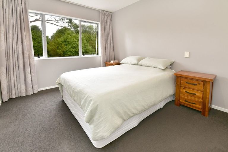 Photo of property in 3/22 Northcross Drive, Oteha, Auckland, 0632