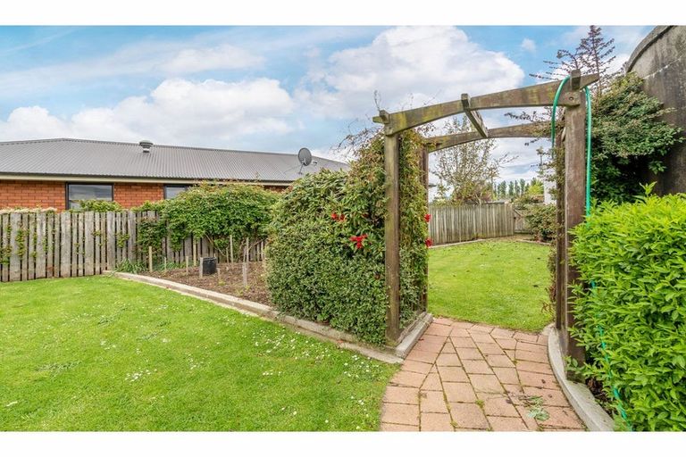 Photo of property in 70 Hunter Street, Edendale, 9825