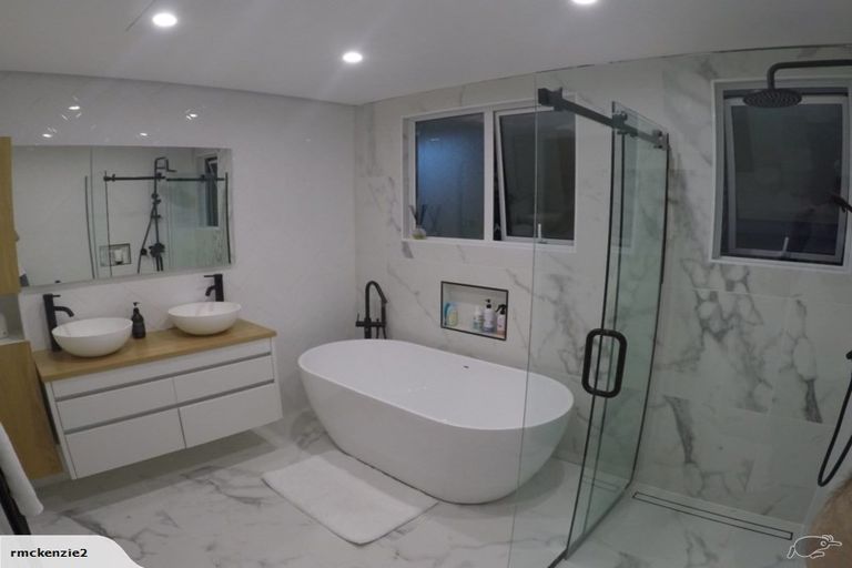 Photo of property in 35 Takahe Road, Titirangi, Auckland, 0604