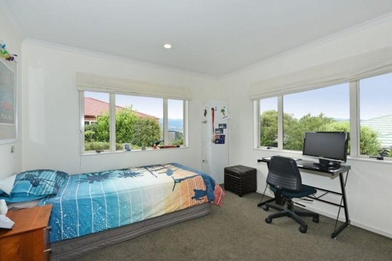 Photo of property in 9 James Nairn Grove, Riverstone Terraces, Upper Hutt, 5018
