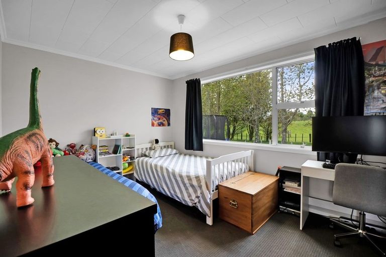 Photo of property in 10 Karaka Street, Inglewood, 4330