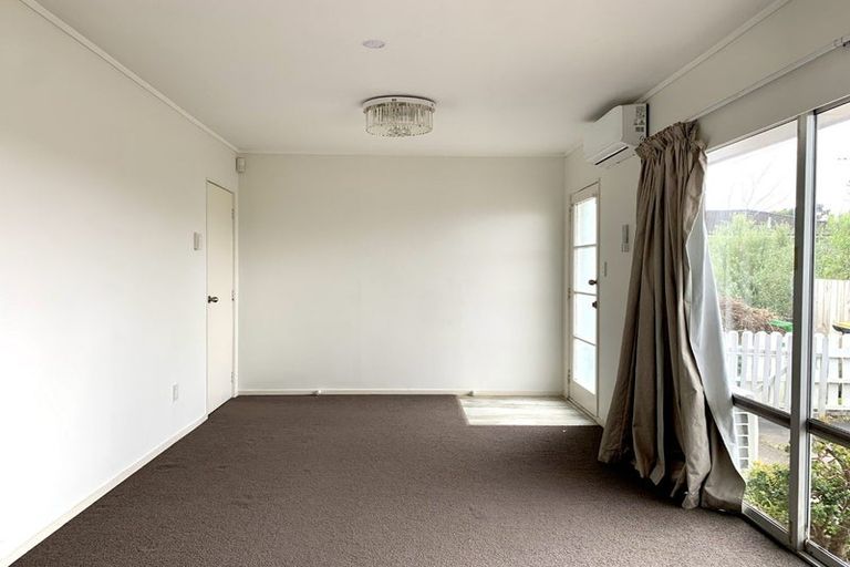 Photo of property in 2/58 Glengarry Road, Glen Eden, Auckland, 0602