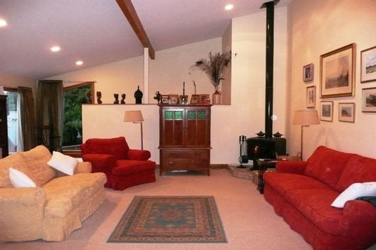 Photo of property in 52 Tram Valley Road, Swanson, Auckland, 0614