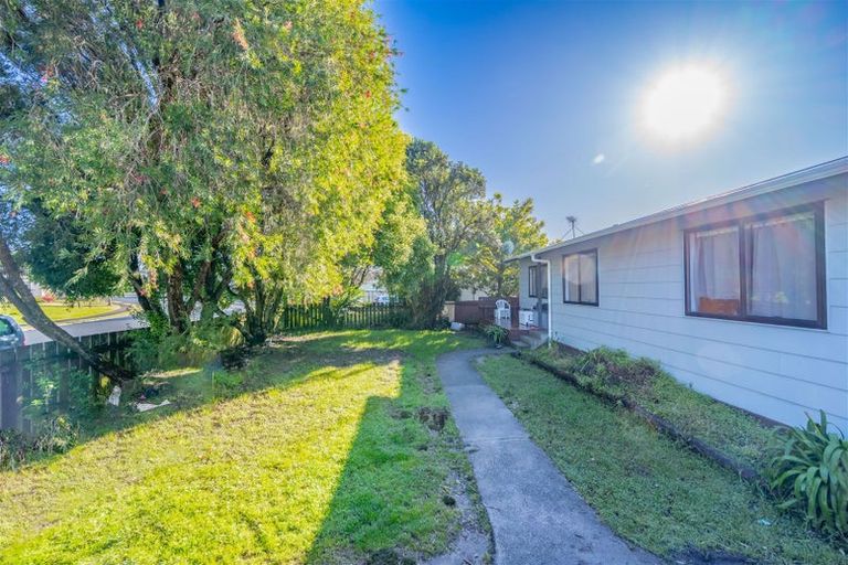 Photo of property in 16 Armada Drive, Ranui, Auckland, 0612