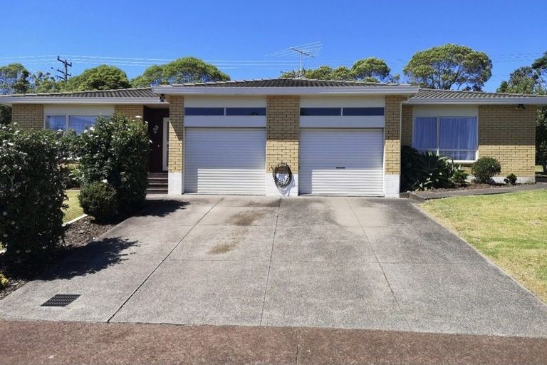Photo of property in 12 Carl Place, Unsworth Heights, Auckland, 0632