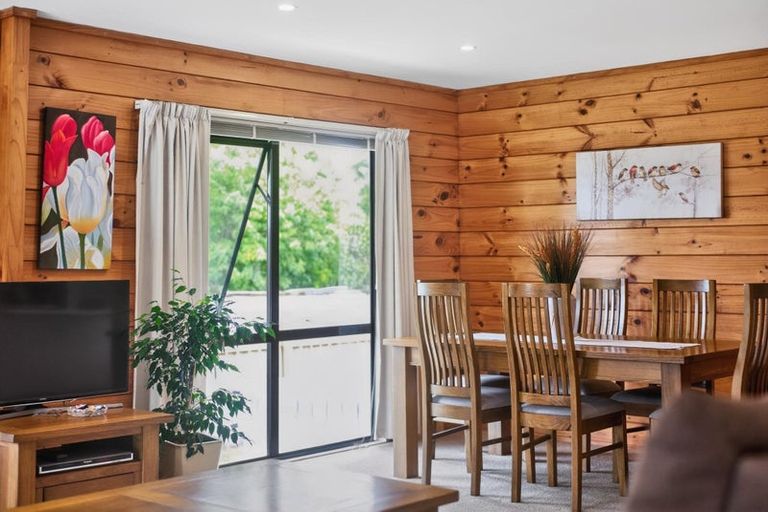 Photo of property in 6 Vintners Close, Huapai, Kumeu, 0810