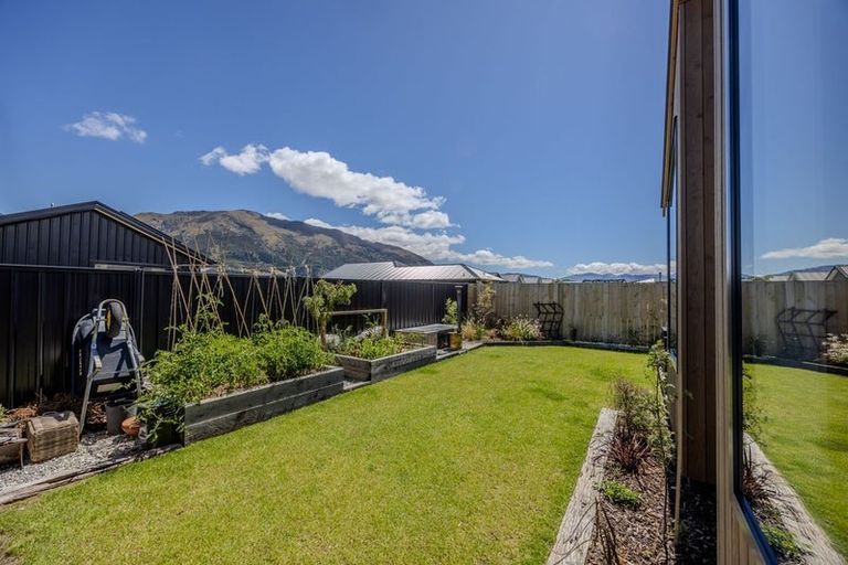 Photo of property in 16 Guthrie Street, Lake Hawea, 9382