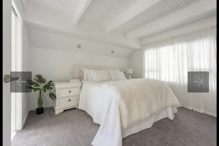 Photo of property in 2/6 Calypso Place, Rothesay Bay, Auckland, 0630