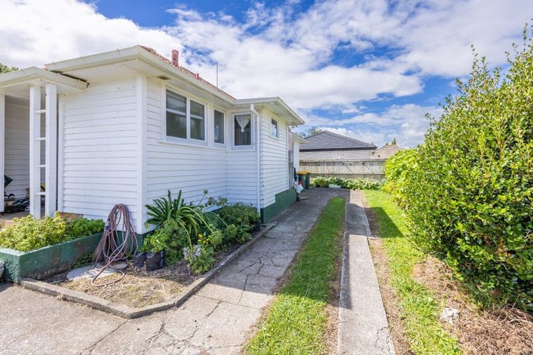 Photo of property in 37 Ross Crescent, Fairfield, Hamilton, 3214