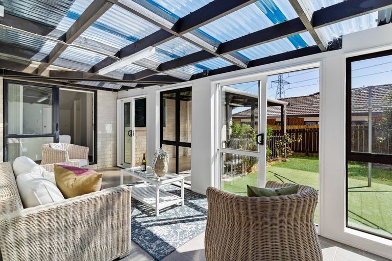 Photo of property in 8 Lowburn Place, Clover Park, Auckland, 2019