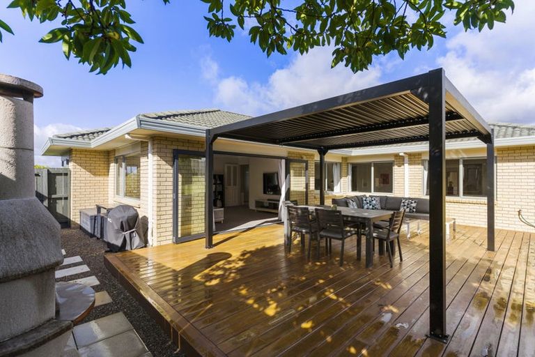Photo of property in 71 Kath Hopper Drive, Orewa, 0931