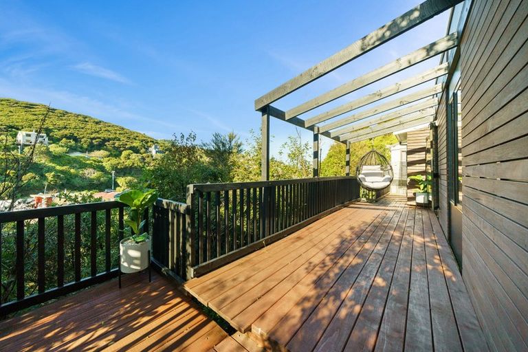 Photo of property in 49 Airlie Road, Plimmerton, Porirua, 5026