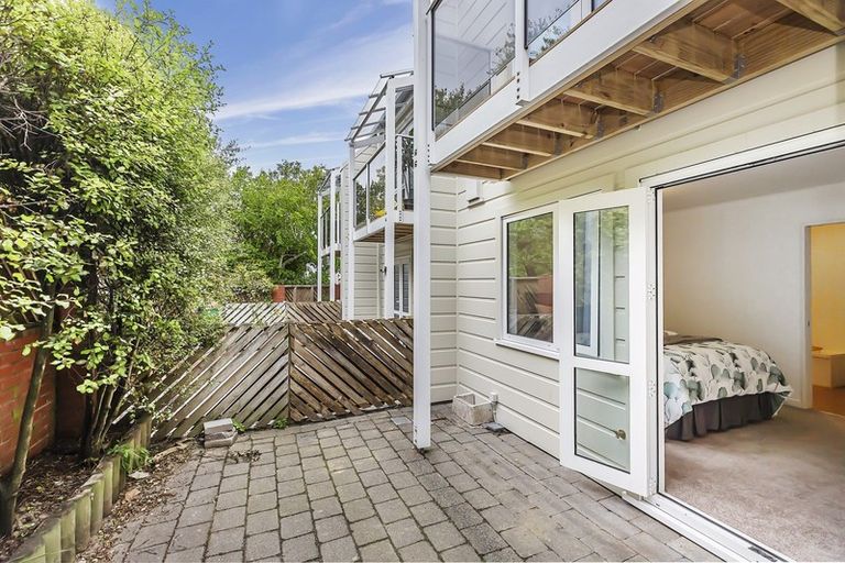 Photo of property in 15 Lawson Place, Mount Victoria, Wellington, 6011