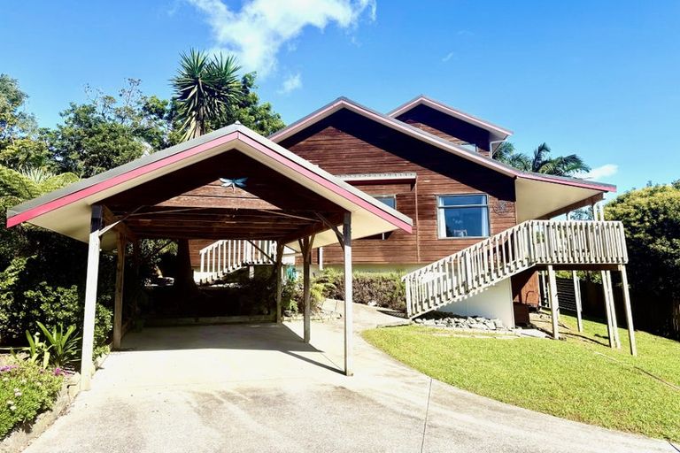 Photo of property in 8 Empressa Heights, Helensville, 0800