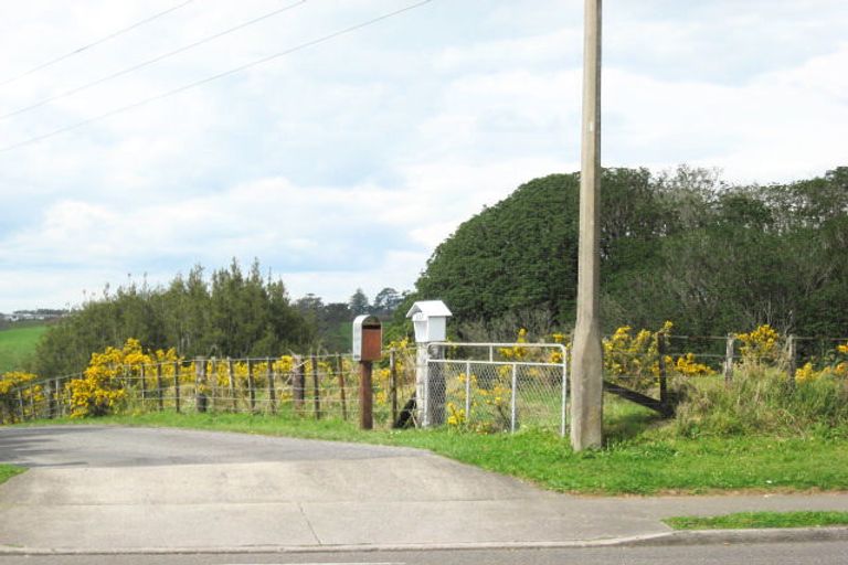 Photo of property in 333 Mangorei Road, Merrilands, New Plymouth, 4312