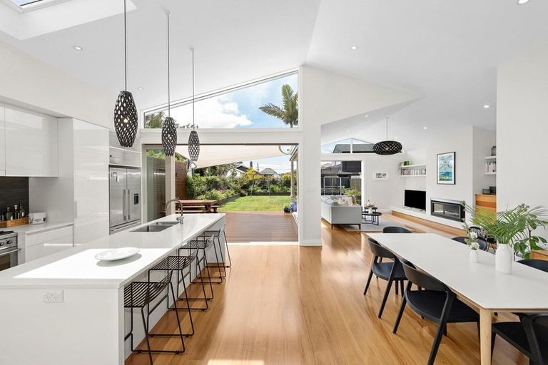 Photo of property in 31 Walmer Road, Point Chevalier, Auckland, 1022