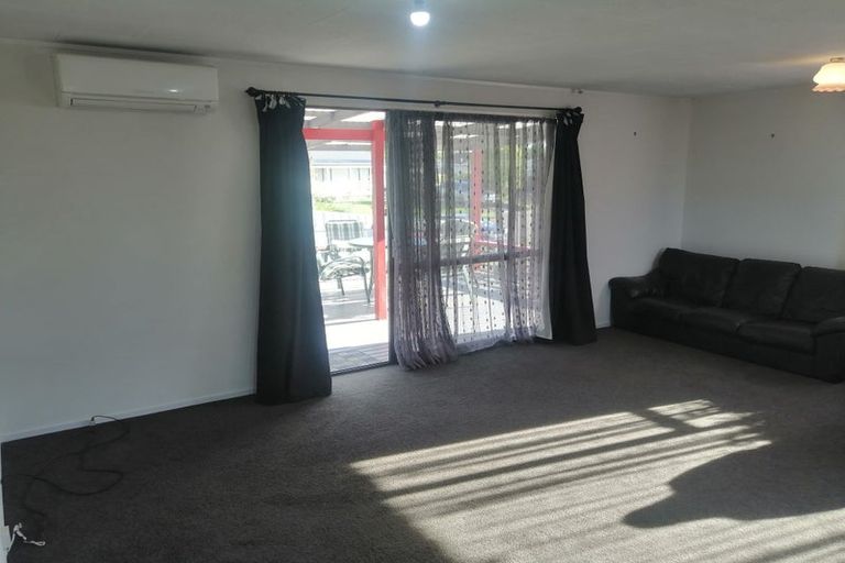 Photo of property in 21 Cargill Grove, Kelvin Grove, Palmerston North, 4414