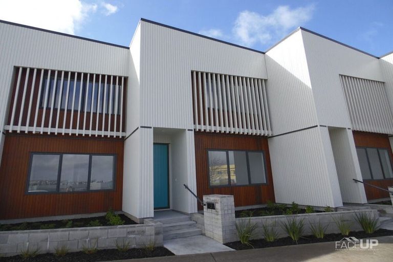 Photo of property in 5 Hudson Bay Road, Hobsonville, Auckland, 0616