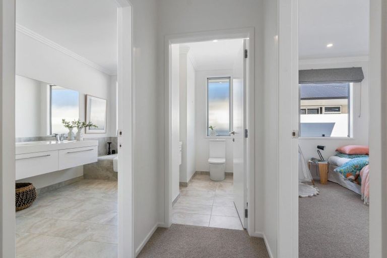 Photo of property in 1 Charlotte Drive, Omokoroa, 3114