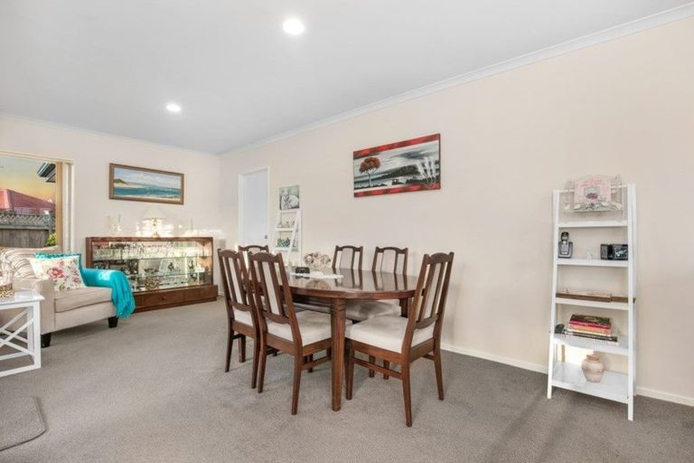 Photo of property in 24 Stellata Court, Randwick Park, Auckland, 2105