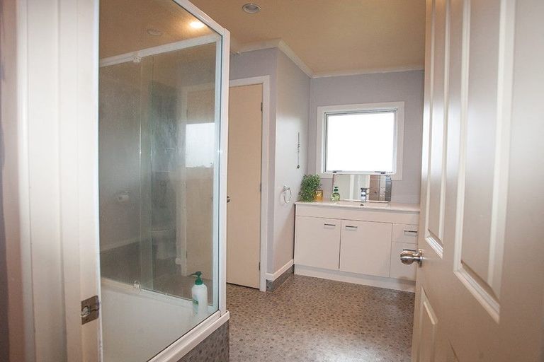 Photo of property in 21 Mace Street, Waitara, 4320