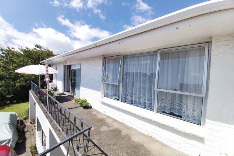 Photo of property in 2/183 Seaview Road, Westown, New Plymouth, 4310